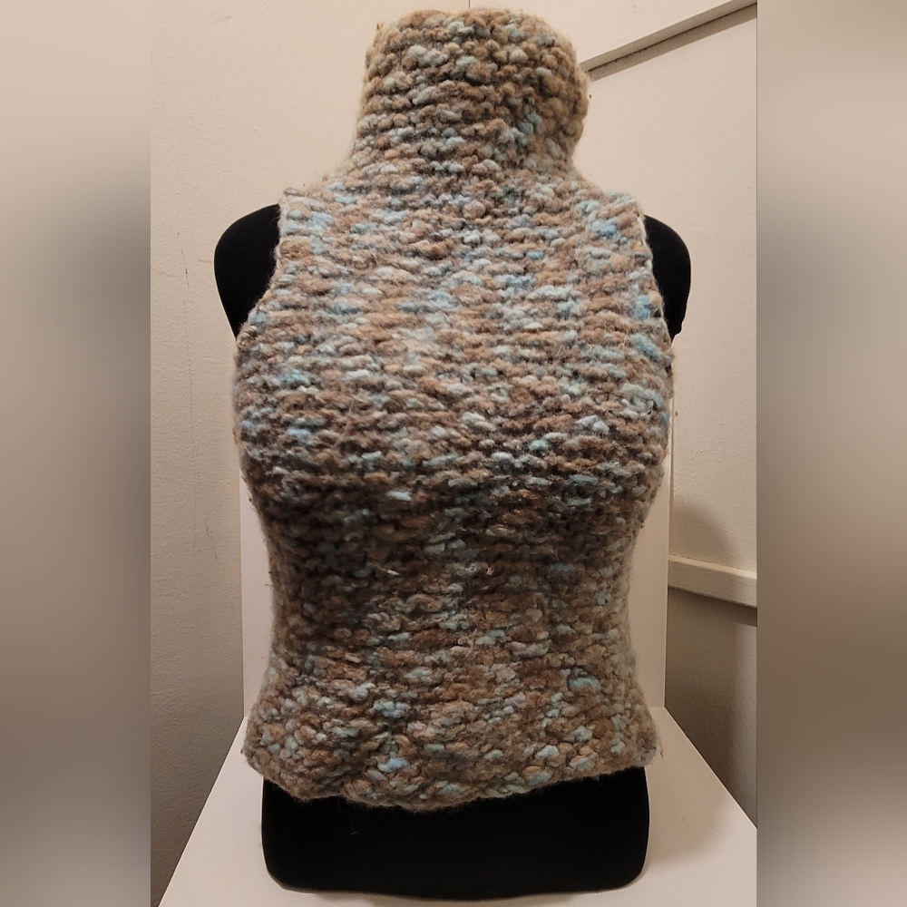 Medium Sleeveless Turtleneck Sweater